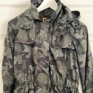VINCE CAMUTO Camouflage Lightweight Jacket
